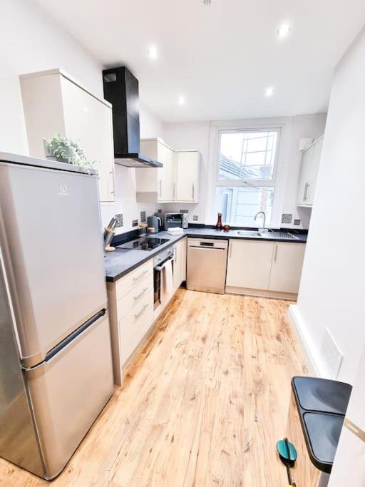 סוואנסי Stunning Flat Close To Beach מראה חיצוני תמונה